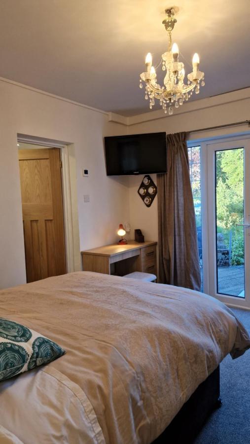 Koi Pond Annex Hotel Колфорд Екстериор снимка