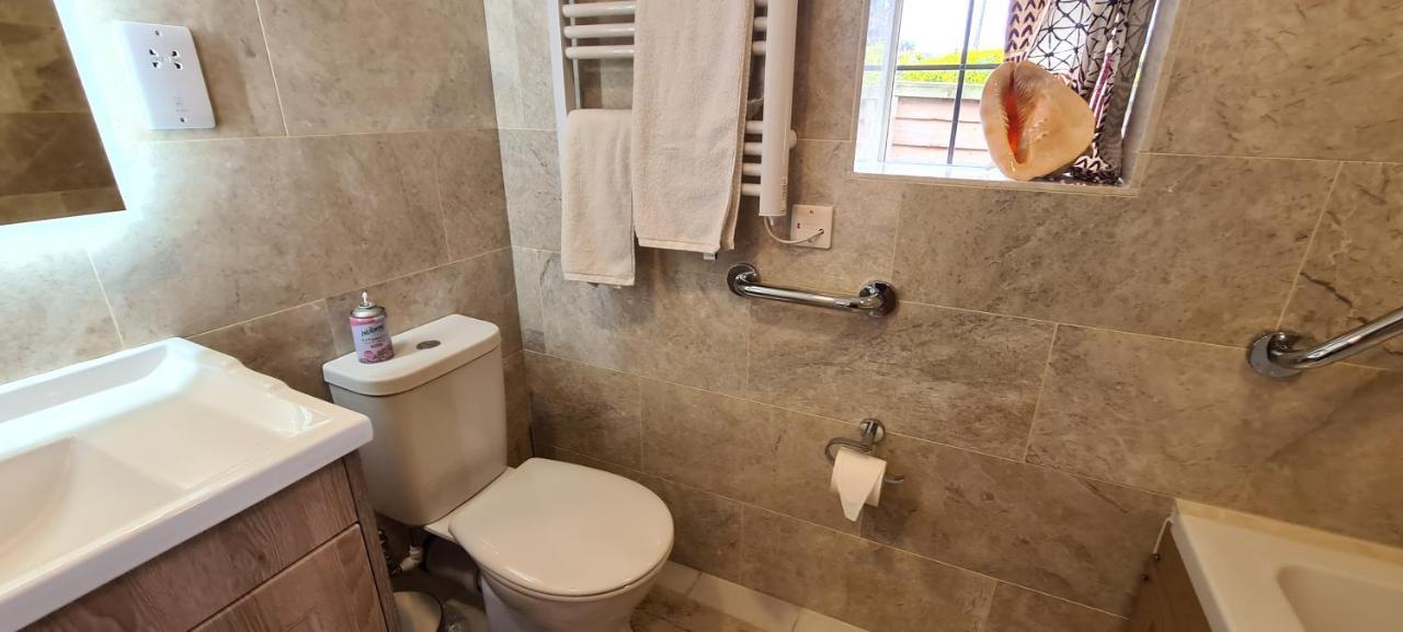 Koi Pond Annex Hotel Колфорд Екстериор снимка