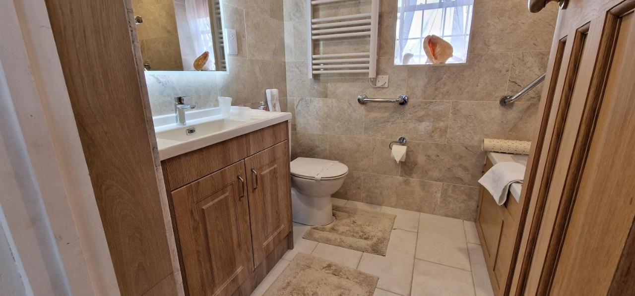 Koi Pond Annex Hotel Колфорд Екстериор снимка